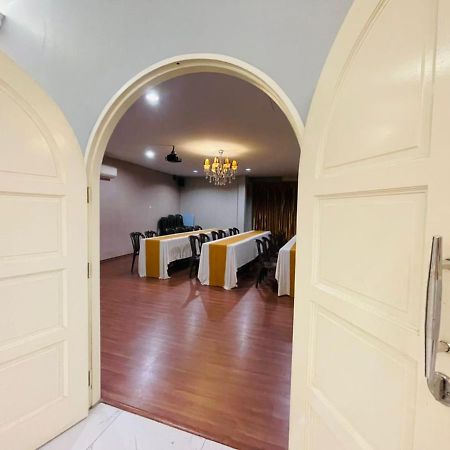 M Hotel جوهر بهرو المظهر الخارجي الصورة
