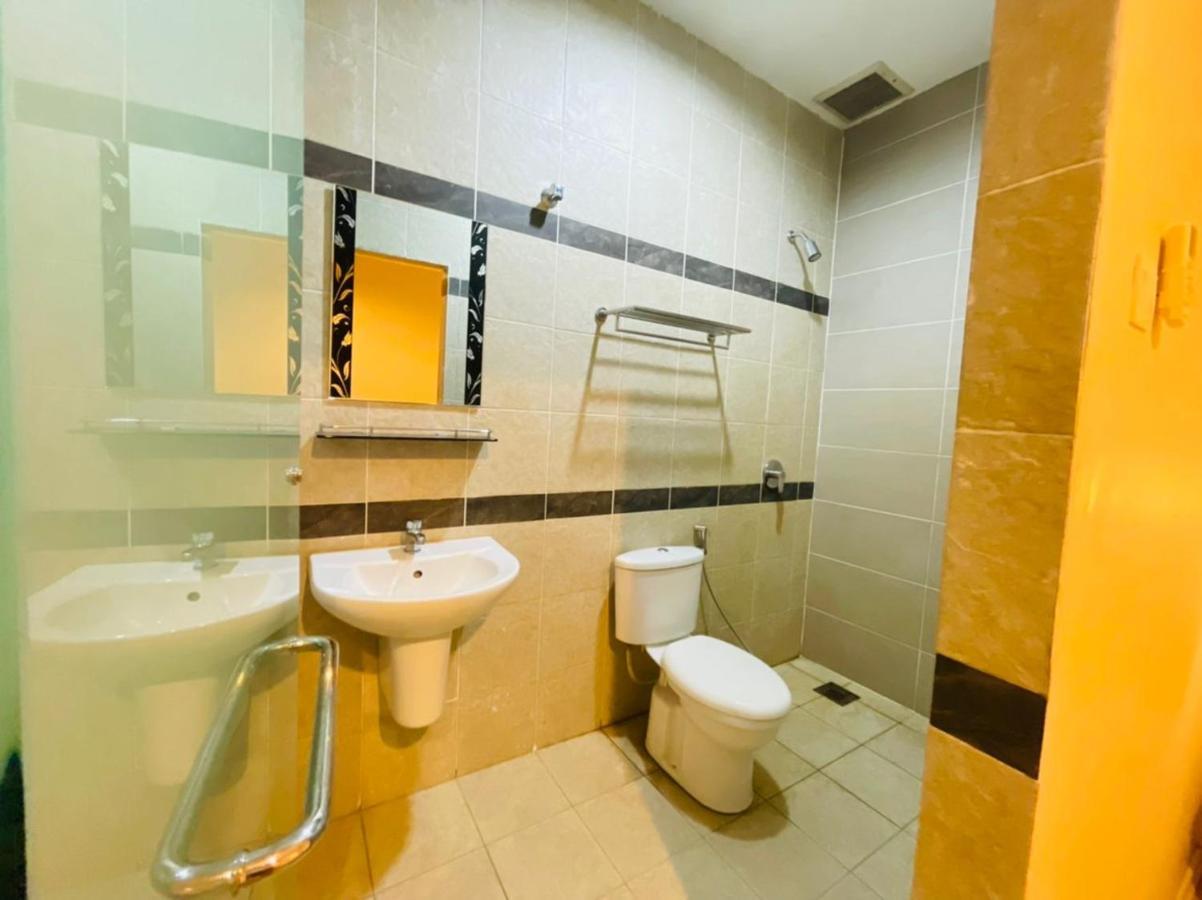 M Hotel جوهر بهرو المظهر الخارجي الصورة