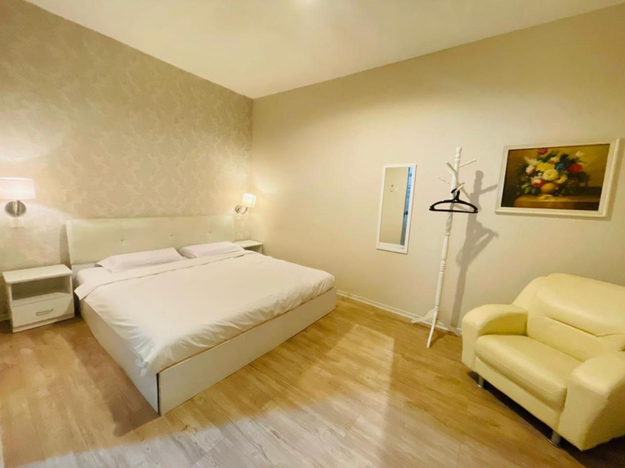 M Hotel جوهر بهرو المظهر الخارجي الصورة