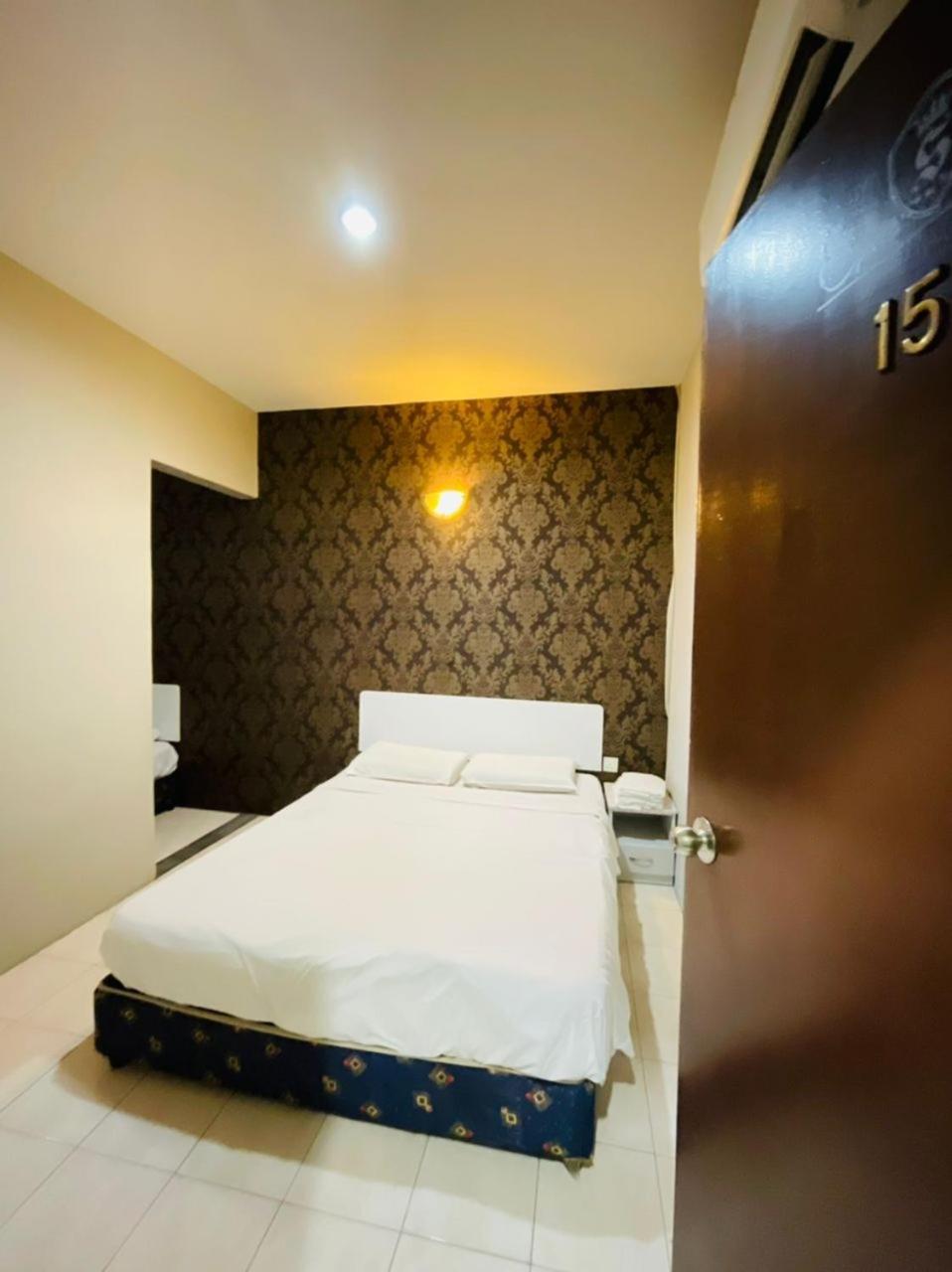 M Hotel جوهر بهرو المظهر الخارجي الصورة