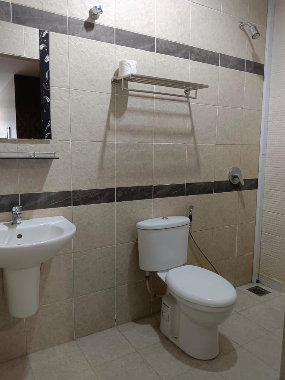 M Hotel جوهر بهرو المظهر الخارجي الصورة