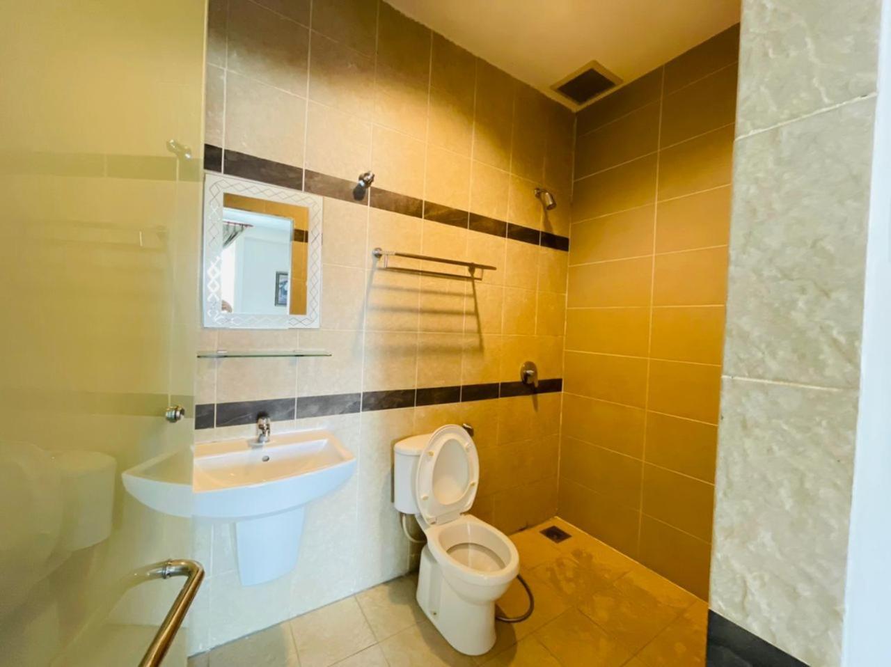 M Hotel جوهر بهرو المظهر الخارجي الصورة